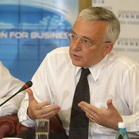BNR doreşte stabilizarea monedei naţionale, potrivit guvernatorului BNR