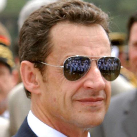 Sarkozy vrea să dea peste 2,5 miliarde de euro pentru familiile afectate de criză