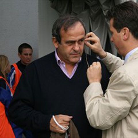 Platini, din nou împotriva tehnologiei în fotbal! "Nu e nevoie de camere Tv, ci de mai mulţi arbitri"