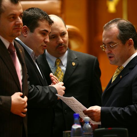 Topul deputaţilor care şi-au tras partea leului la împărţirea bugetului