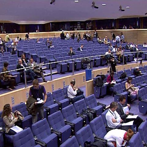 Comisarul european pentru Afaceri Monetare e îngrijorat de situaţia băncilor din România 