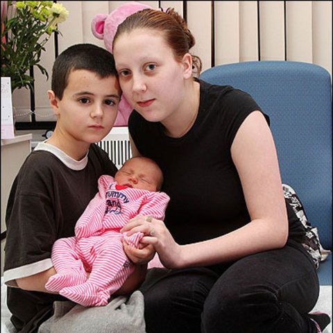 Părinţii băiatului devenit tată la 13 ani au solicitat efectuarea unui test ADN