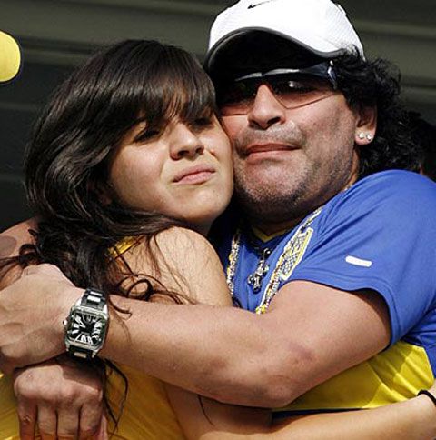 La 48 de ani, Maradona a devenit bunic!