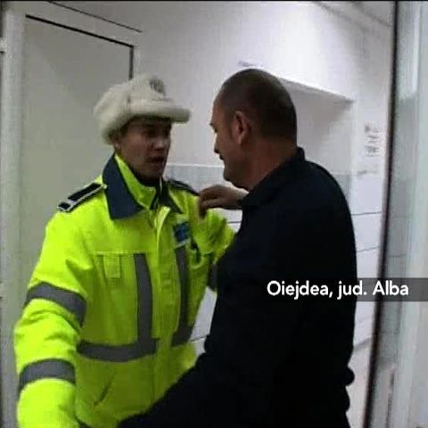 Un şofer beat din judeţul Alba a lovit mai multe maşini 