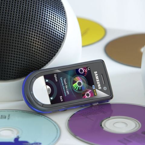 Samsung lansează noile telefoane muzicale BEAT Edition - VEZI GALERIE FOTO