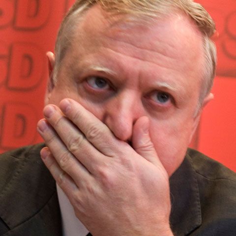 Ministrul Muncii spune că dezbaterile prelungite pe buget pun în pericol majorarea pensiilor