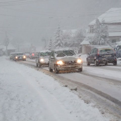 Iarna a revenit în forţă aproape în toată ţara