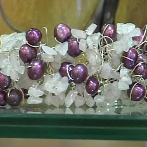 Bijuteriile făcute de o artistă româncă sunt apreciate de Silvio Berlusconi