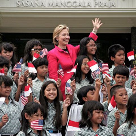 Hillary Clinton şi-a încheiat turneul în Asia, în cursul căruia a afişat un stil nou de diplomaţie