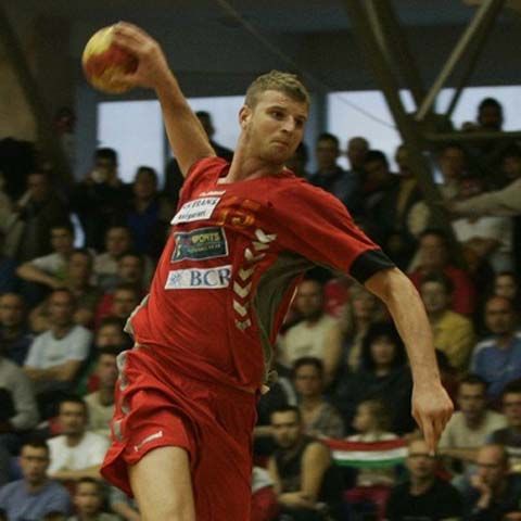 Presa maghiară relatează că în localul din Veszprem unde a fost ucis Marian Cozma se aflau mai mulţi poliţişti 