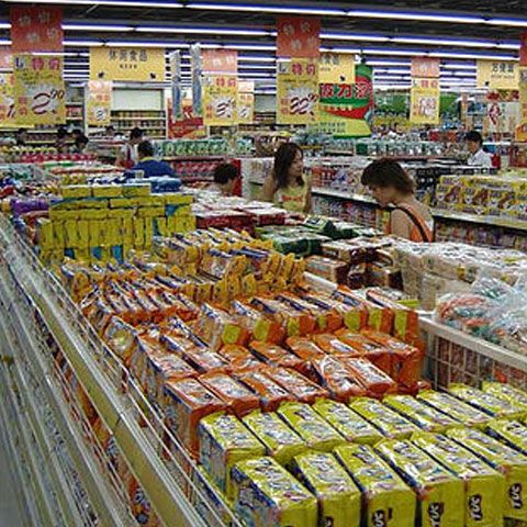 Preţurile din hipermarketuri ar putea să scadă cu 30%