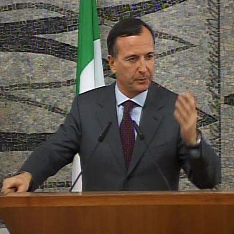 F. Frattini: Românii condamnaţi în Italia trebuie să îşi execute pedeapsa în România