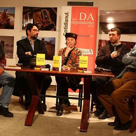 Cărţi, adulter şi ceai la Cărtureşti