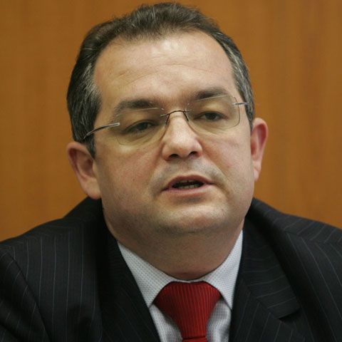 Emil Boc: Cele trei coduri adoptate vor moderniza justiţia din România