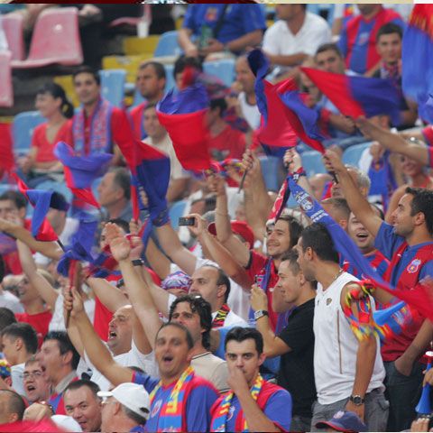 Suporterii stelişti vor continua războiul cu Gigi Becali