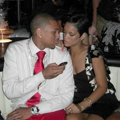 Rihanna este însărcinată cu Chris Brown