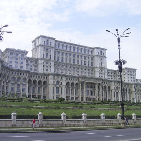 Silviu Prigoană propune mutarea parlamentarilor din Casa Poporului