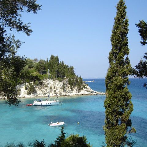 Tinerii care doresc să lucreze în Grecia la vară au la dispoziţie 2.000 de locuri de muncă