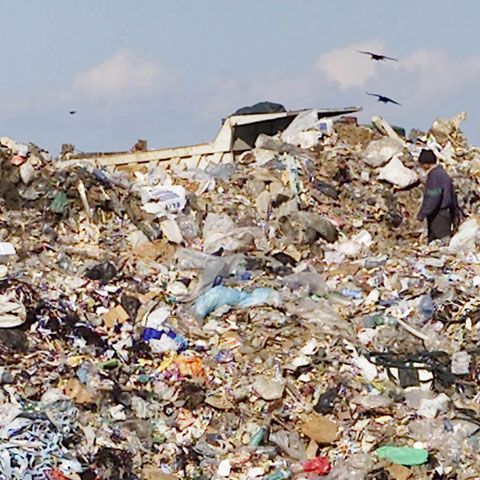 România ar putea fi amendată de UE pentru gropile de gunoi neecologice 