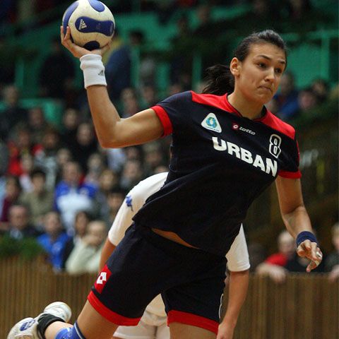 Handbal: Cristina Neagu şi Patricia Vizitiu au fost transferate de Oltchim Râmnicu Vâlcea