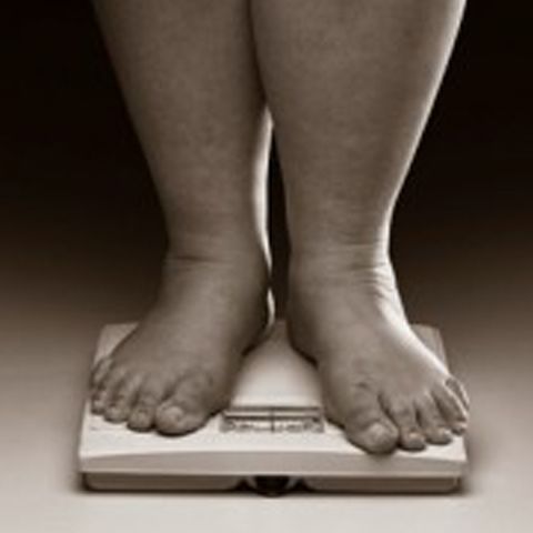 Obezitatea şi fumatul duc, în egală măsură, la deces, potrivit unui studiu 