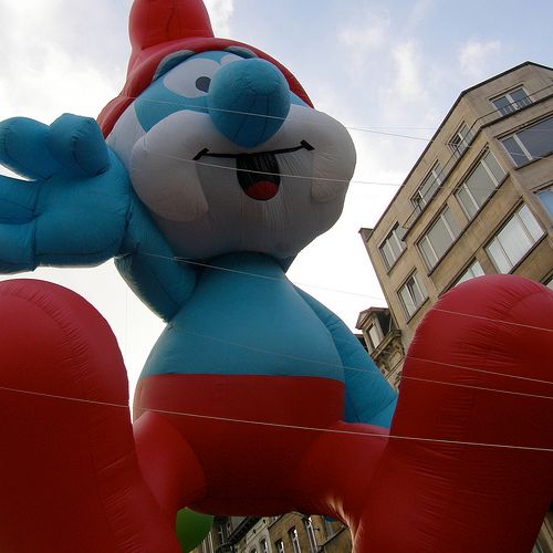 Carnaval cu baloane uriaşe sub formă de ştrumfi, la Bruxelles - GALERIE FOTO