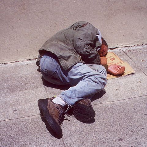 Un om al străzii a decedat în urma unui incendiu