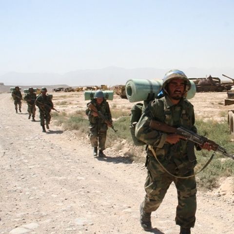 Militarul român ucis vineri în Afganistan a fost adus în ţară