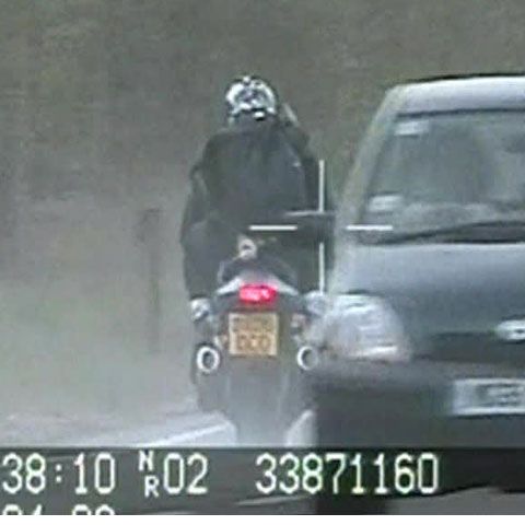 Un motociclist din Marea Britanie a rulat cu 196 de kilometri pe oră 