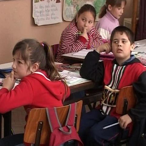 Profesorii din judeţul Cluj se tem că ar putea rămâne fără banii de transport