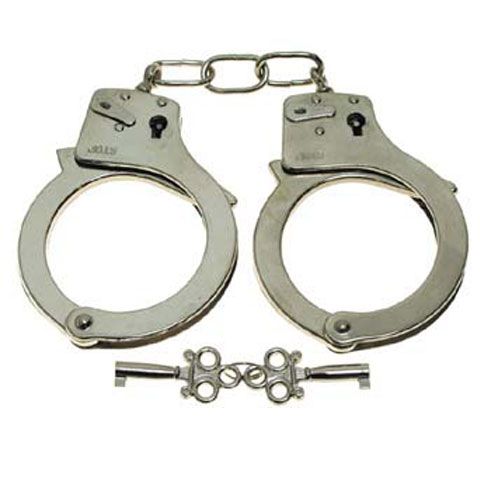 Fiul lui Bercea Mondial, cercetat în libertate deşi a comis mai multe infracţiuni 