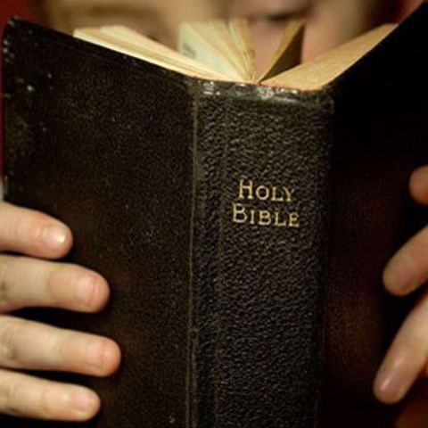 Britanicii mint că au citit Biblia, pentru a impresiona alte persoane