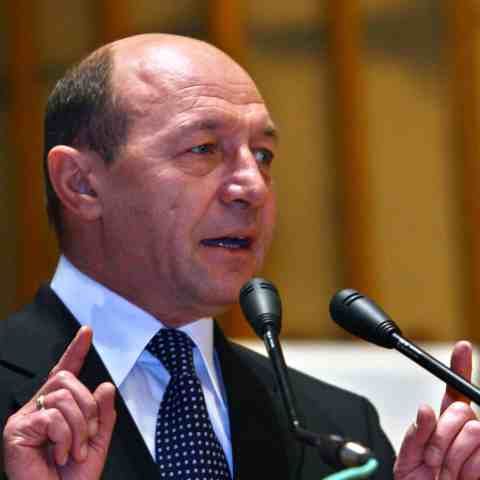 Băsescu se va adresa, astăzi, Parlamentului, în privinţa rezolvării problemei deficitului bugetar şi a eventualităţii contractării unui credit extern