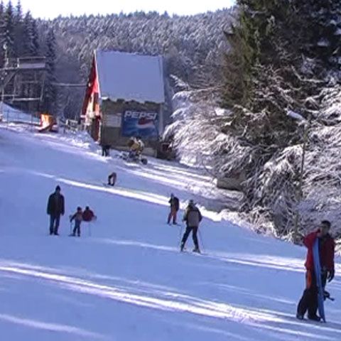 Patru pârtii din Sinaia au fost închise din cauza ninsorilor şi riscului de avalanşă