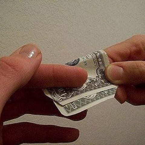 Un subcomisar de poliţie din Piteşti a fost trimis în judecată de DNA