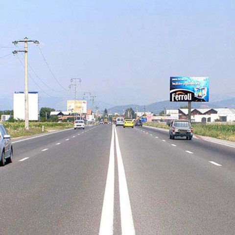 Un funcţionar al Ambasadei Rusiei a accidentat o tânără pe trecerea de pietoni