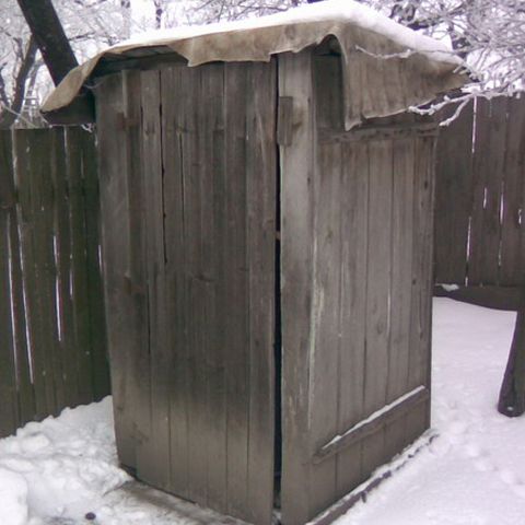 În unele şcoli din Prahova şi Vâlcea s-au construit toalete foarte scumpe 