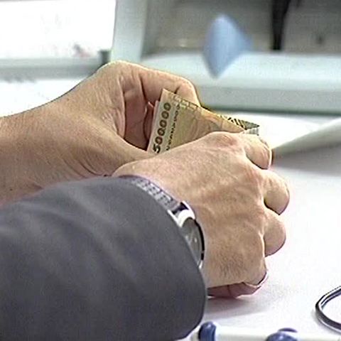 Guvernatorul BNR susţine că în scurt timp creditarea se va debloca 