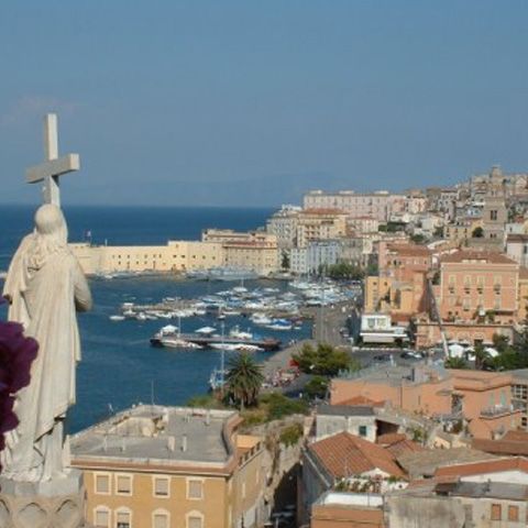 O italiancă agresată de un imigrant nord-african a fost salvată de doi români