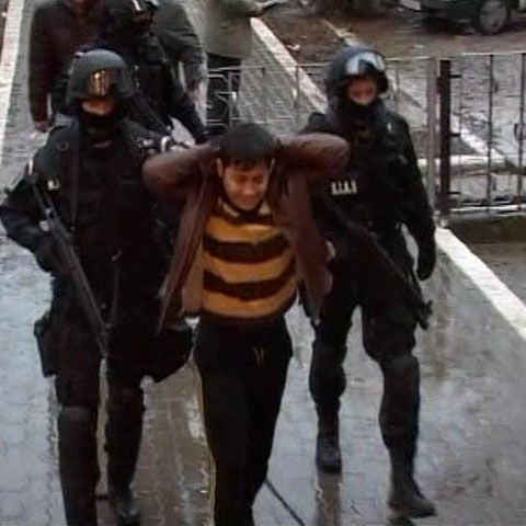 Sute de poliţişti şi jandarmi au controlat zone periculoase din ţară în operaţiunea "Strada 2009"