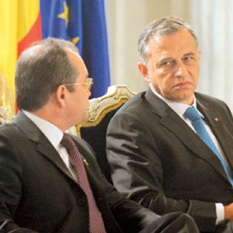 Liderii Coaliţiei s-au întâlnit luni, după un weekend de acuze reciproce