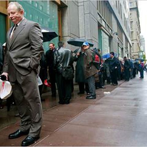 6.000 de angajaţi ai băncilor ar putea intra în şomaj în primul semestru din 2009