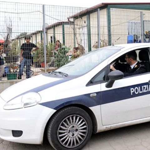 Doi români reţinuţi în Italia, după moartea unui bătrân