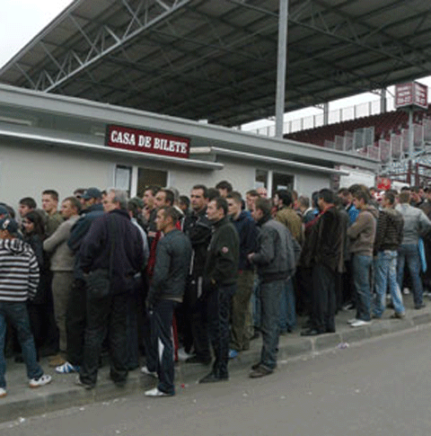 Preţurile biletelor la derby-ul CFR Cluj-Rapid sunt cuprinse între 10 şi 60 de lei