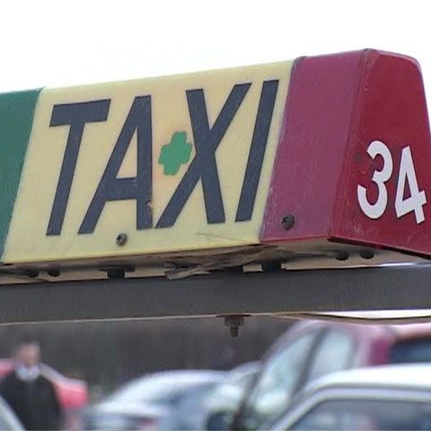 Taxi-ul lovit de Ferrari-ul condus de Adrian Cocoană este reţinut de şapte luni, ca probă în dosar 