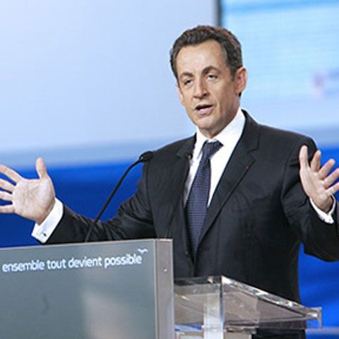 Sarkozy a anunţat revenirea Franţei în comandamentul militar al NATO
