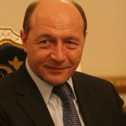 Traian Băsescu: Nu cred că FMI, UE şi BCE vor cere mărirea TVA sau desfiinţarea cotei unice