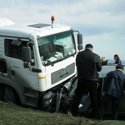 Cinci oameni au murit şi unul a fost grav rănit într-un accident