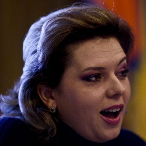 Năstase despre Roberta Anastase: Frumuseţea trece, prostia se pare că nu