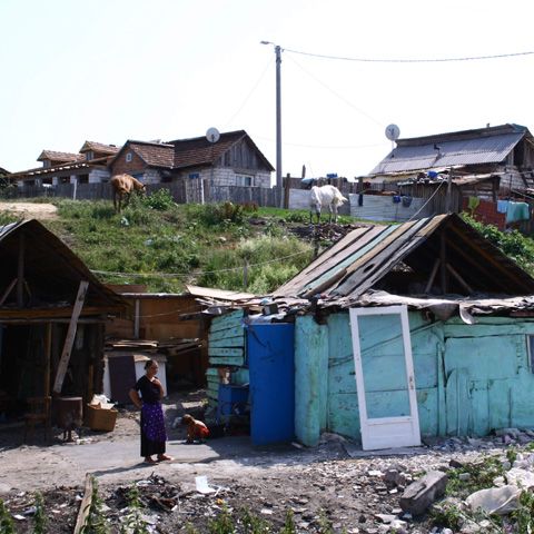 Aproape jumătate dintre infractorii români căutaţi de poliţie se află în Italia